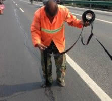 “黑科技”產(chǎn)品貼縫條，對抗道路裂縫效果好