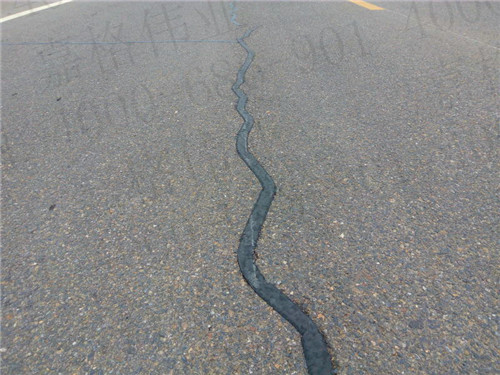 選擇嘉格路面裂縫貼縫帶讓您在道路養(yǎng)護行業(yè)中難逢敵手