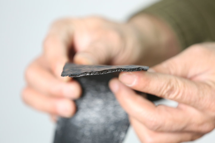 道路密封膠對(duì)比路面貼縫帶處理裂縫的區(qū)別